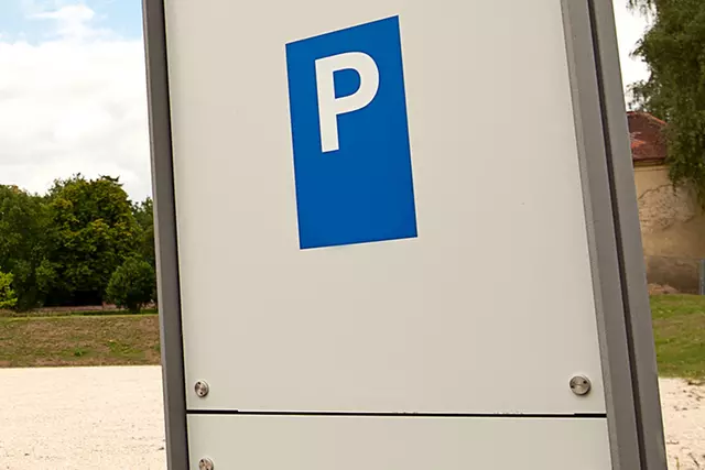 Hinweisschild Parkplatz